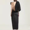 Aftenkjole i satin med sløjfedetalje Aftenkjole i satin med sløjfedetalje