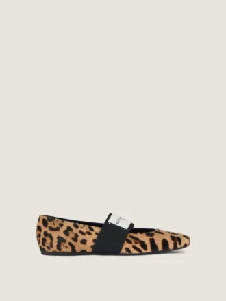 Ballerinasko med skåret firkantet snit i ponylæder med leopardmønster