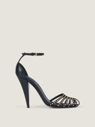 Cage-sandaler med hæl i læder med nitter
