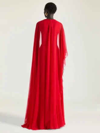 Draperet aftenkjole i chiffon med kappe Draperet aftenkjole i chiffon med kappe
