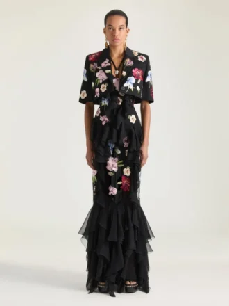Kjole med flæser i silkechiffon med broderier