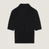 Kort polo i strik med second skin-effekt Kort polo i strik med second skin-effekt