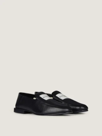 Label-loafers i skinnende læder