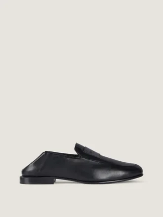 Label-loafers i skinnende læder