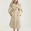 Lang trenchcoat i bomuld med slids