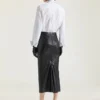 Midi-skirt med kickback-detaljer i nappalæder Midi-skirt med kickback-detaljer i nappalæder