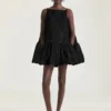 Mini-kjole med flæser i blonder
