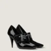 Pumps med skåret firkantet Givenchy-bånd i laklæder Pumps med skåret firkantet Givenchy-bånd i laklæder