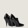 Pumps med skåret firkantet Givenchy-bånd i laklæder Pumps med skåret firkantet Givenchy-bånd i laklæder