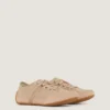 Slanke sneakers i mesh og ruskind