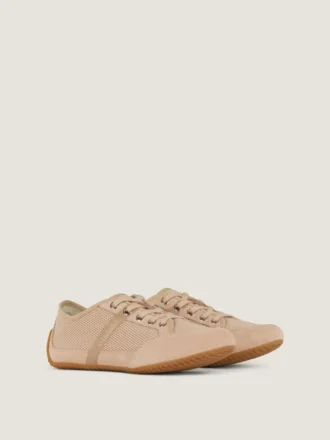 Slanke sneakers i mesh og ruskind Slanke sneakers i mesh og ruskind