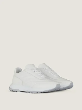 Sneakers i skinnende polstret læder