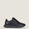 Sneakers i skinnende polstret læder