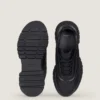 Sneakers i skinnende polstret læder
