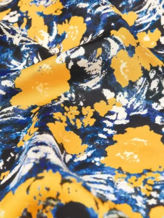 Tørklæde i silke med blomsterprint Tørklæde i silke med blomsterprint